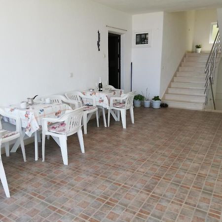 Apartments Aniko Saric Tucepi Luaran gambar