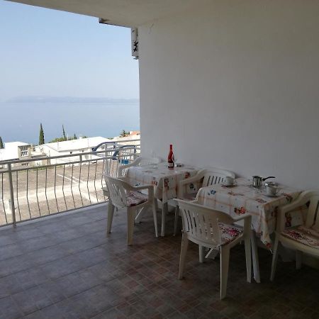 Apartments Aniko Saric Tucepi Luaran gambar