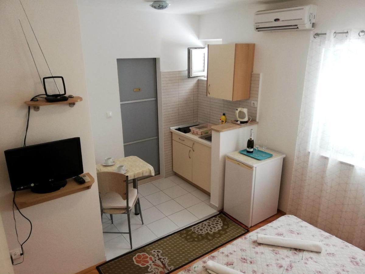 Apartments Aniko Saric Tucepi Luaran gambar