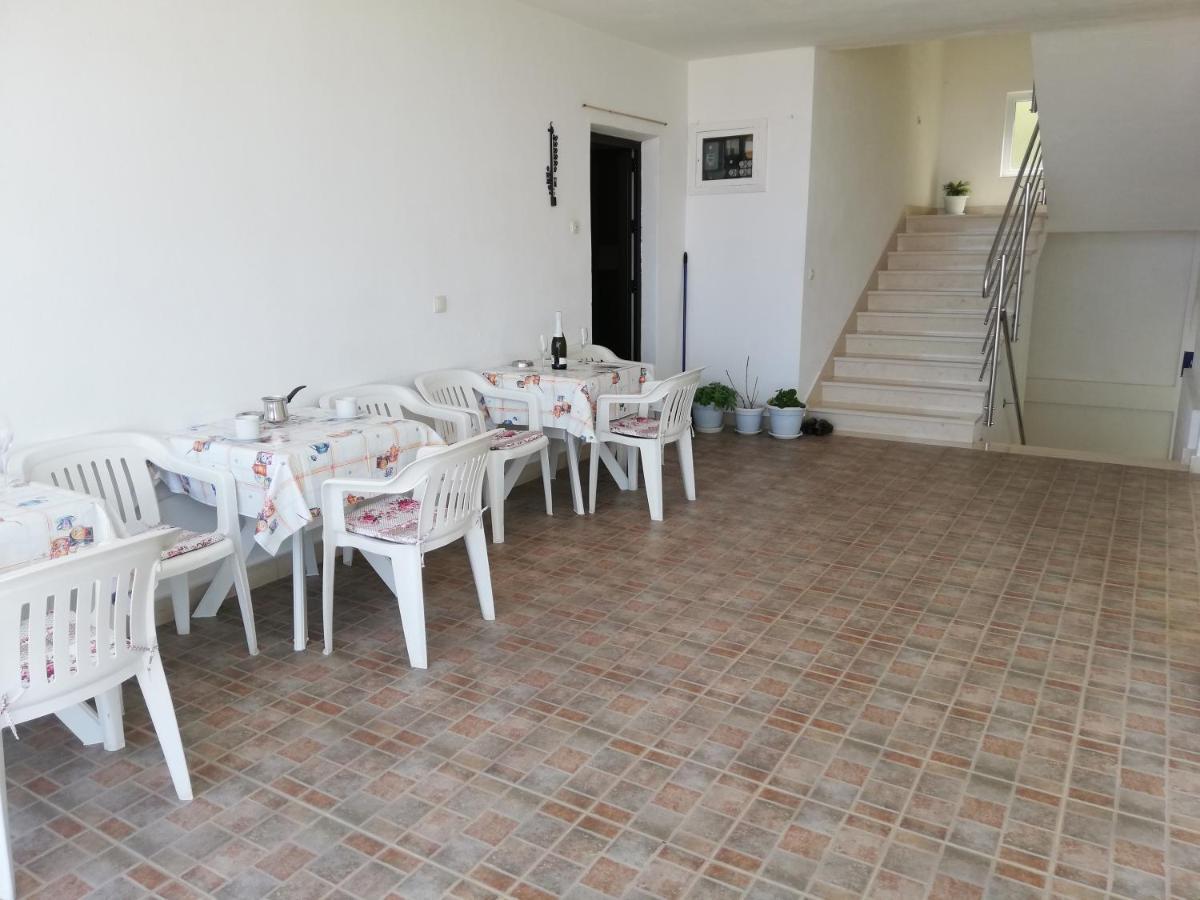 Apartments Aniko Saric Tucepi Luaran gambar