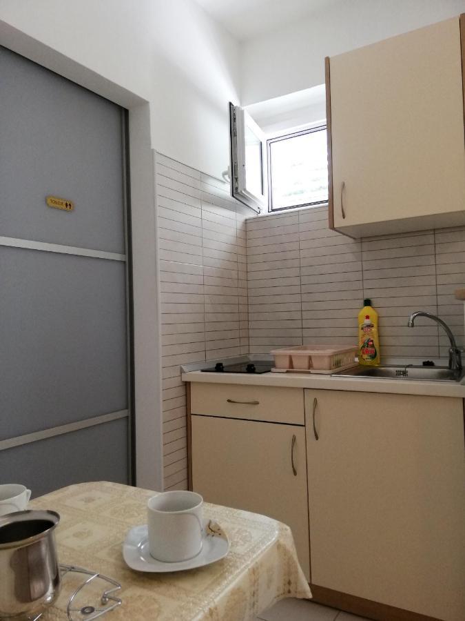 Apartments Aniko Saric Tucepi Luaran gambar